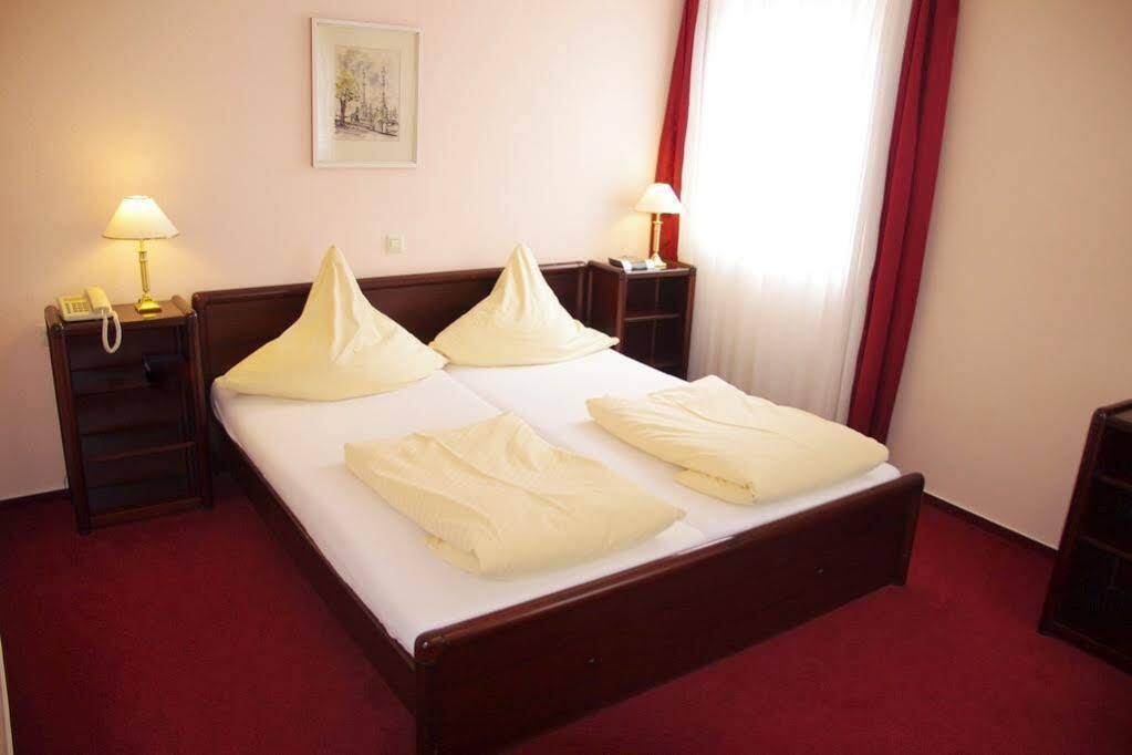 Hotel Sonne Вайнгартен Екстериор снимка